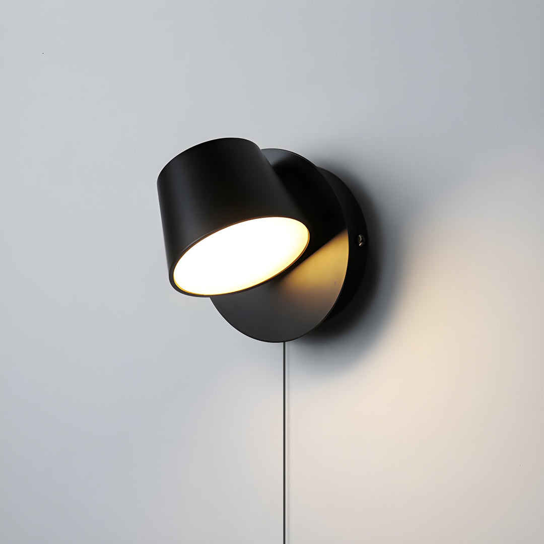 Applique murale LED moderne et orientable, idéale pour lecture en chambre ou salon. Éclairage design et fonctionnel.