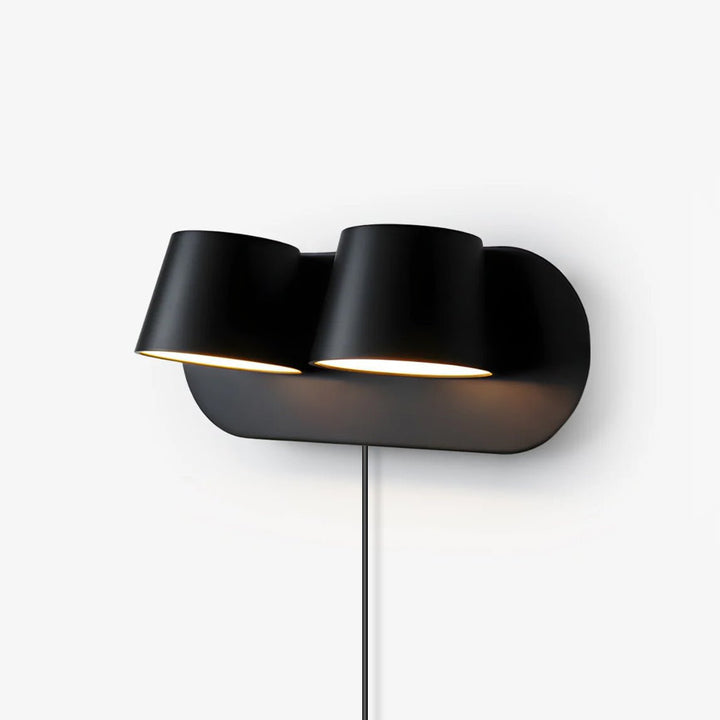 Liseuse murale LED au design moderne, idéale pour un éclairage de tâche précis. Parfaite pour chambre et salon.