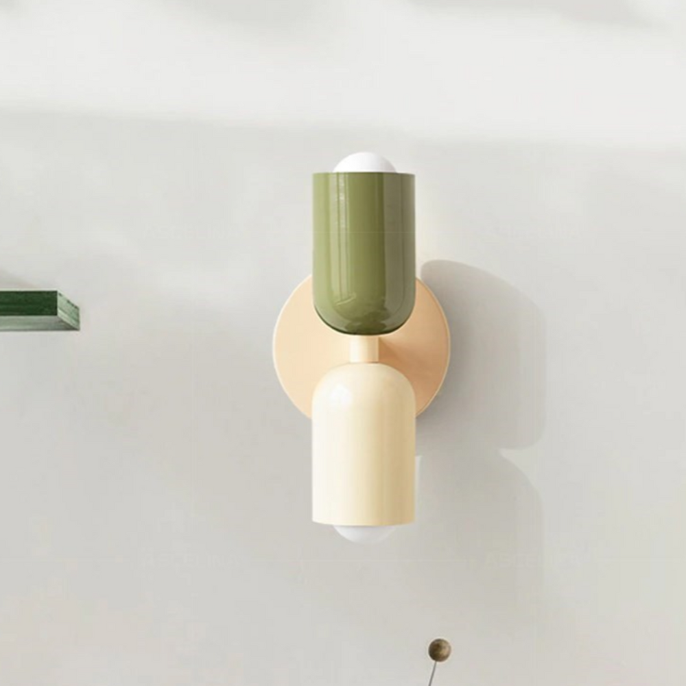 Luminaire mural LED scandinave pour une décoration moderne. Ambiance chaleureuse et design minimaliste.