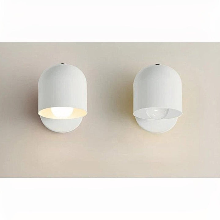 Applique murale scandinave NordicGlow, design moderne en métal, éclairage d'ambiance coloré.