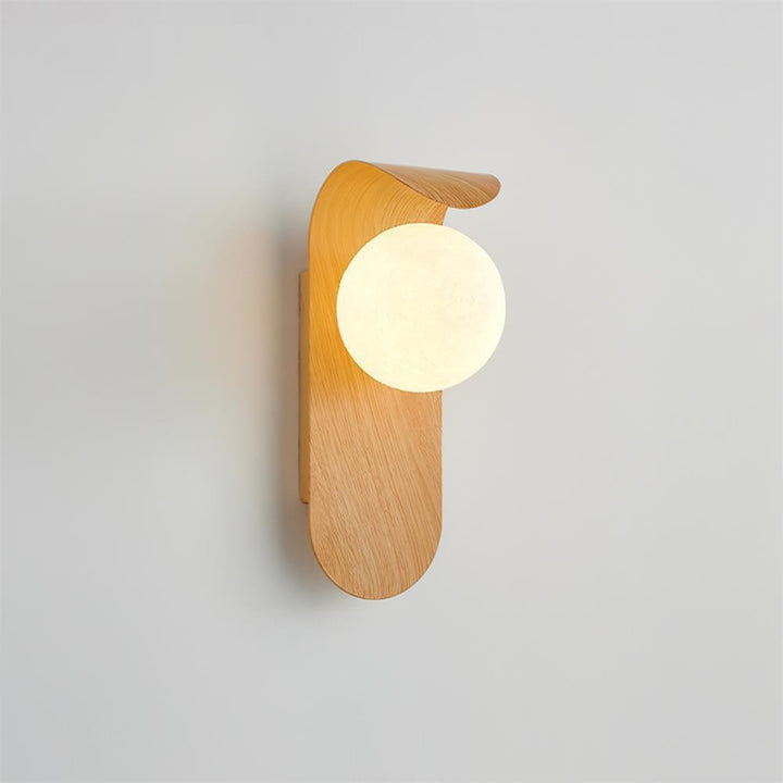 Applique murale globe mat, éclairage d'ambiance résistant à l'humidité, idéale pour tout espace de vie.