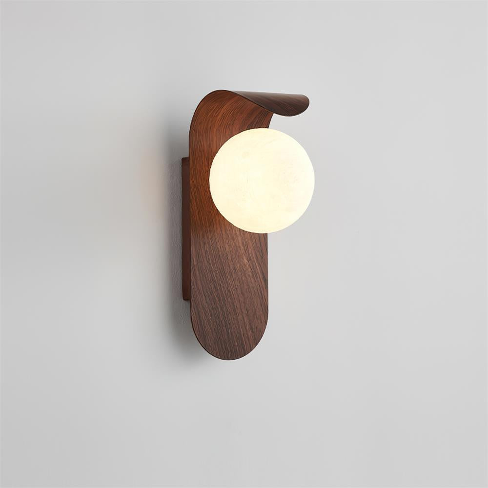 Applique murale moderne pour salle de bain, globe mat et éclairage doux, résistant à l'eau.