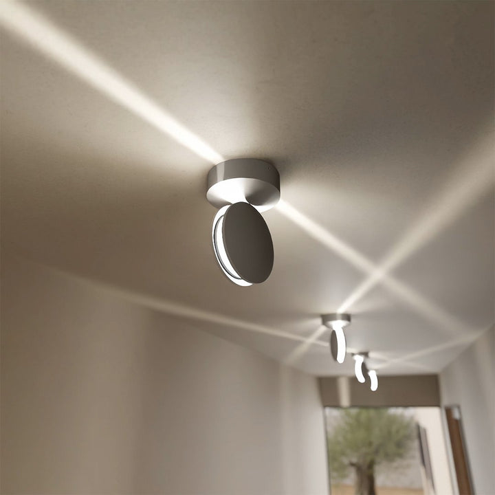 Applique murale LED RGB décorative, idéale pour salon ou chambre, apportant une touche moderne et colorée.