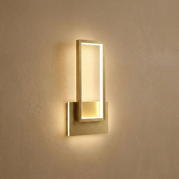 Applique LED intelligente, lumière réglable pour créer une ambiance chaleureuse dans salon, chambre ou couloir.