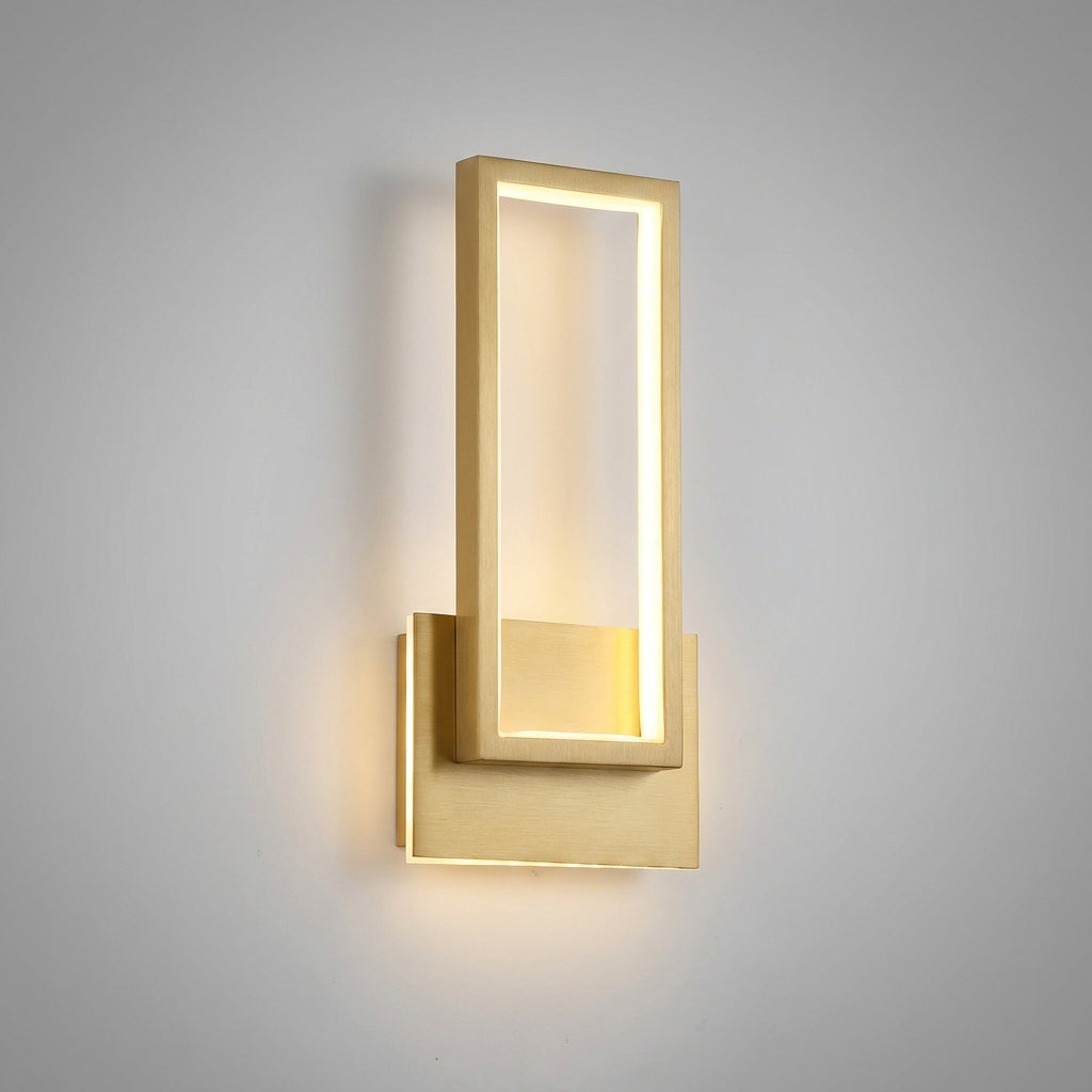 Applique murale dorée LED, design moderne et minimaliste, apporte une touche chic et une lumière douce.