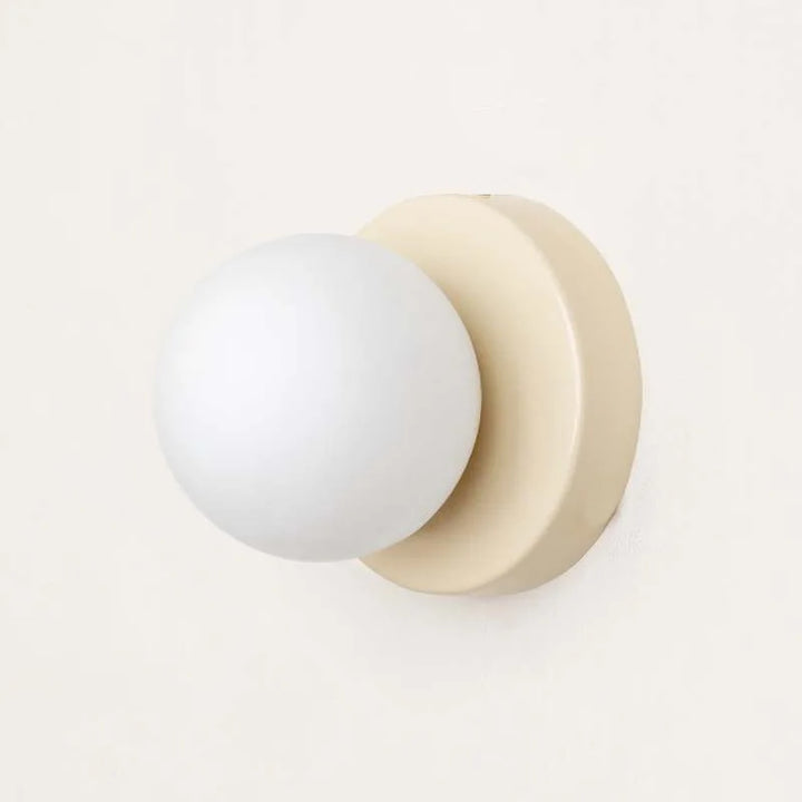 Applique murale LED Macaron moderne, design contemporain. Lumière douce idéale pour ambiance intérieure.