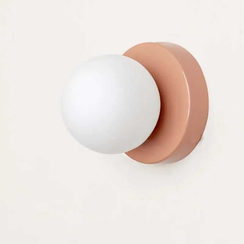 Applique murale LED design Macaron. Luminaire moderne, lumière douce pour une décoration contemporaine chic.