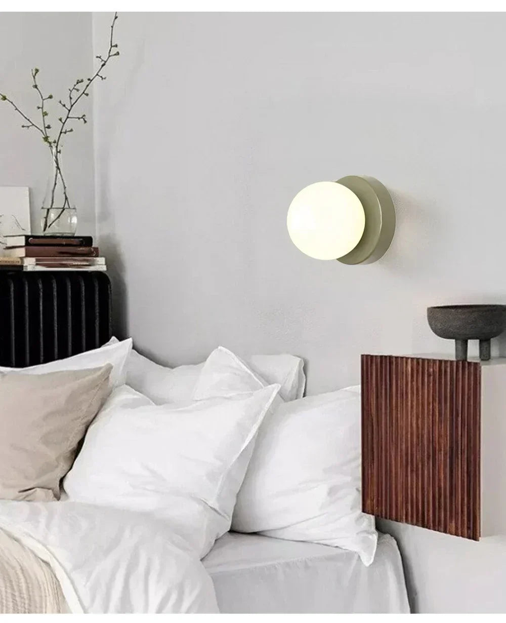 Décoration murale LED Macaron. Applique moderne, lumière ambiante douce pour intérieur stylé et accueillant.