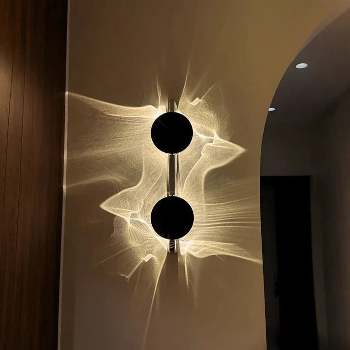 Applique murale LED minimaliste, design moderne en acier inoxydable. Éclairage intérieur ajustable, lumière chaude.
