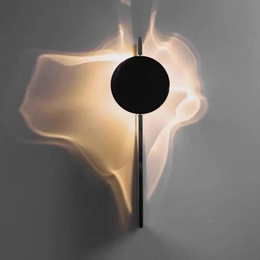 Applique murale LED design moderne et épuré, style minimaliste en acier pour décoration intérieure. Lampe murale.