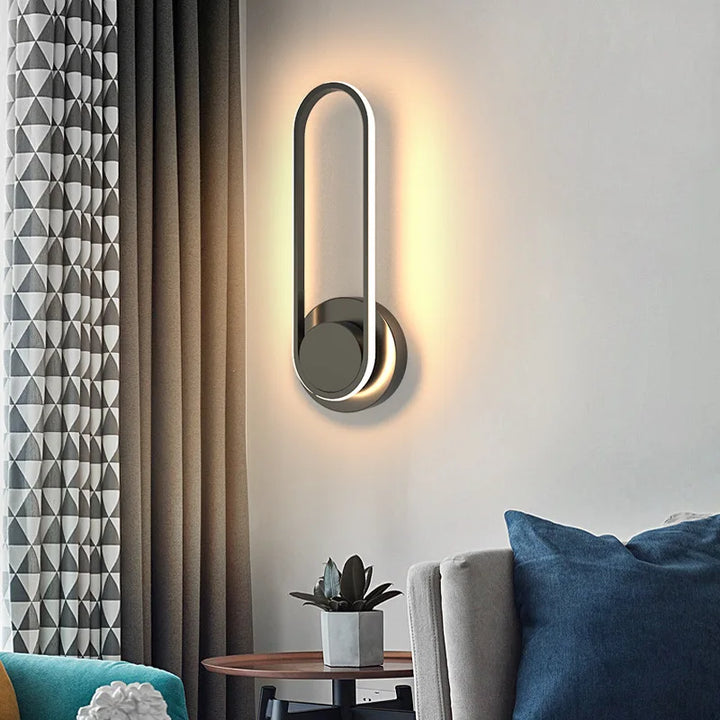 Élégante applique murale LED design, orientable 330°, pour ambiance chaleureuse chambre/salon, économie d'énergie.