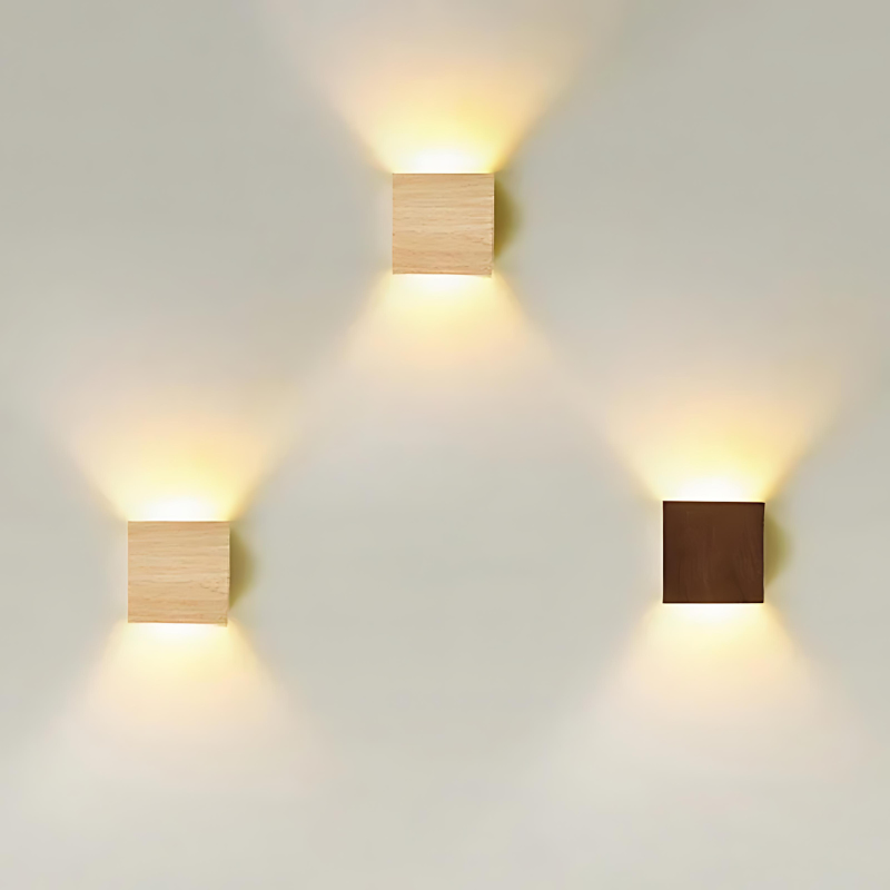 Applique murale LED en bois naturel, luminaire scandinave avec lumière chaude. Idéal pour chambre et salon. Déco bois.