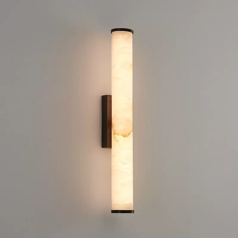 Lampe murale minimaliste avec finition marbre et éclairage LED doux. Parfaite déco intérieure.