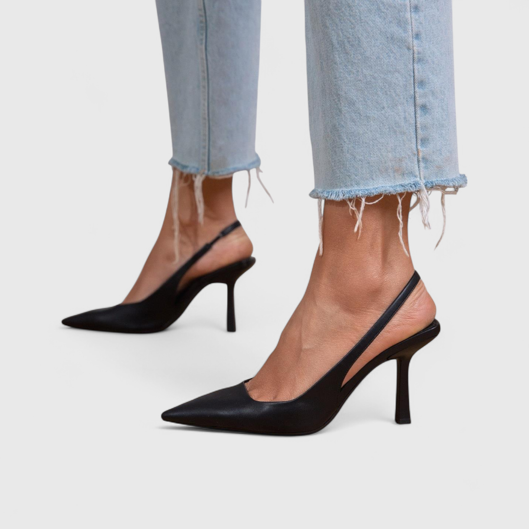 Escarpins slingback femme au design minimaliste, bout pointu et talon fin. Confort et style chic assuré.