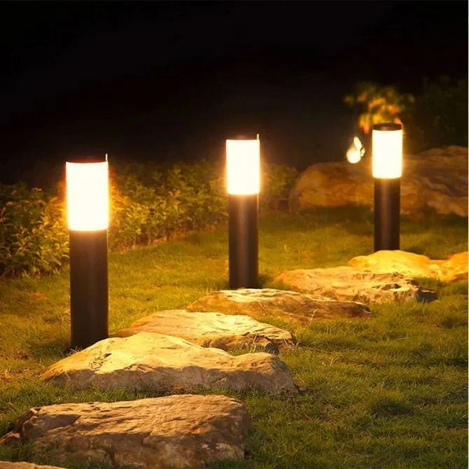 Lot de 2 lampes solaires LED pour jardin, éclairage extérieur étanche IP44, sans fil, idéal pour ambiance et décoration.