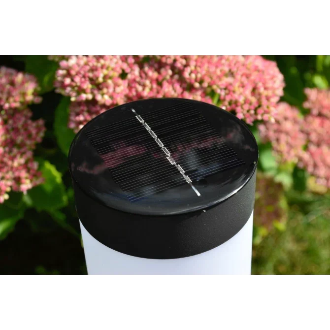 Luminaire de jardin solaire LED, lot de 2 lampes écologiques sans fil pour un éclairage d'ambiance extérieur durable.