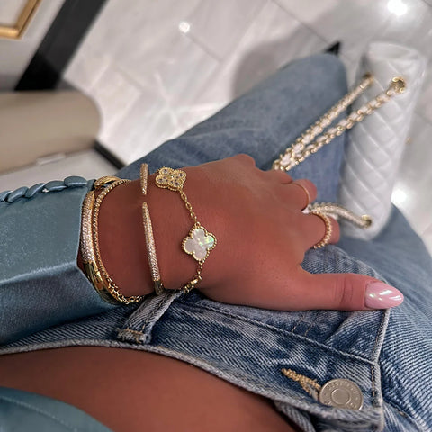 Collier femme chic avec pendentif trèfle Aurora, durable et sans nickel. Idéal pour une touche élégante.