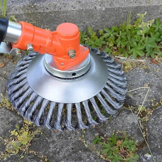 Tête de débroussailleuse universelle en acier pour désherbage efficace. Idéale pour l'entretien et le nettoyage du jardin.