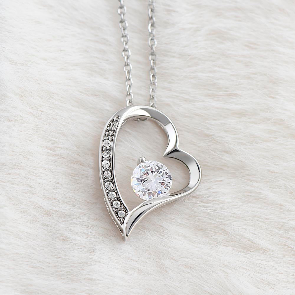 Collier femme Amara élégant, pendentif cœur en argent scintillant.