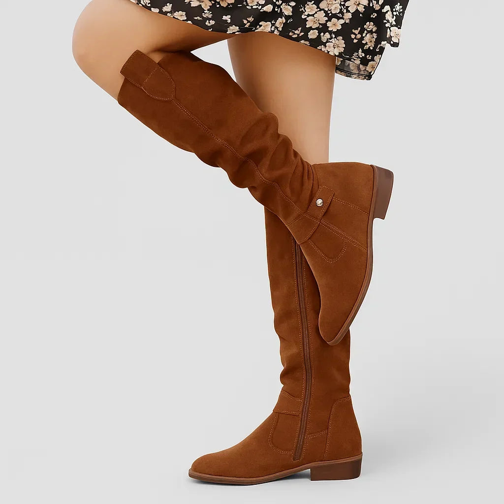 Vue arrière des bottes Nora pour femmes, montrant la conception robuste et la stabilité pour tous les jours.