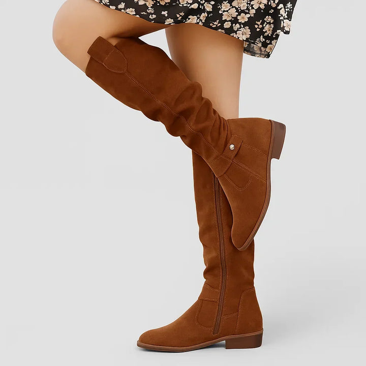Vue arrière des bottes Nora pour femmes, montrant la conception robuste et la stabilité pour tous les jours.