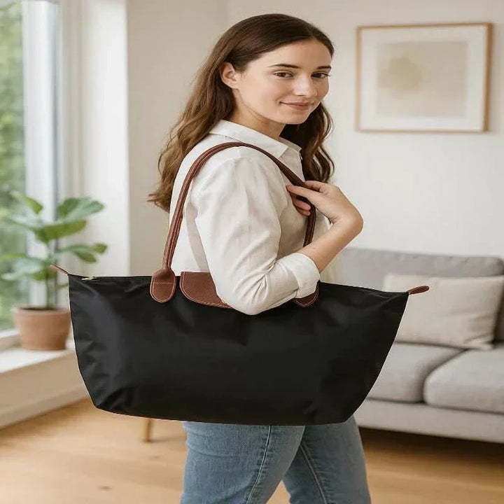 Accessoire de mode féminin : sac à main élégant pour femme, style moderne, idéal pour compléter une tenue.