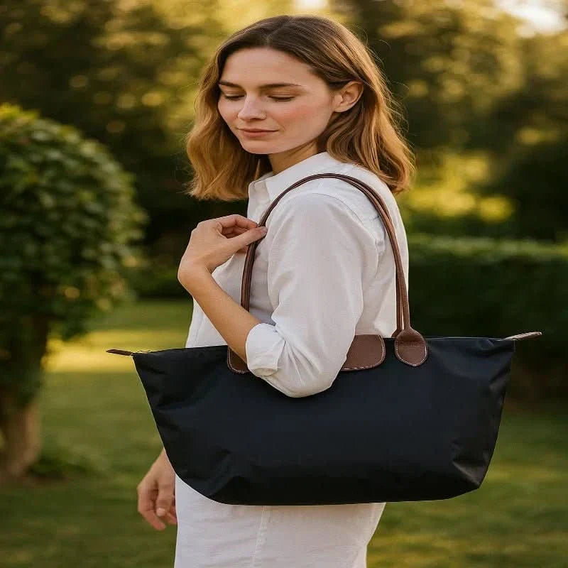 Sac à main femme noir porté épaule/bandoulière, polyvalent et chic, parfait pour la ville et le travail.