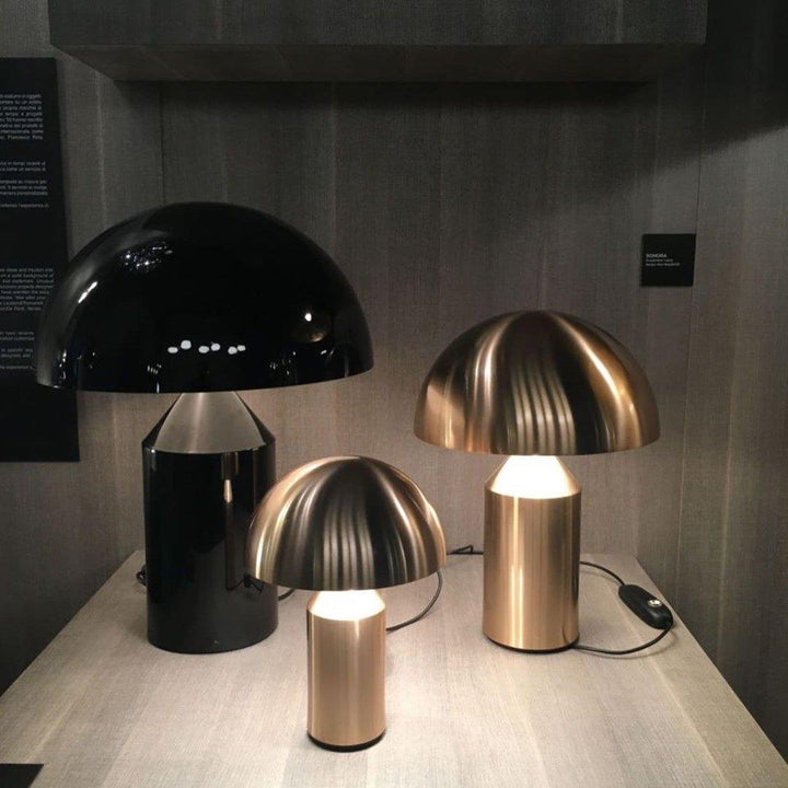 Lampe de table LunaShine, accent de décoration élégant et source de lumière réglable.