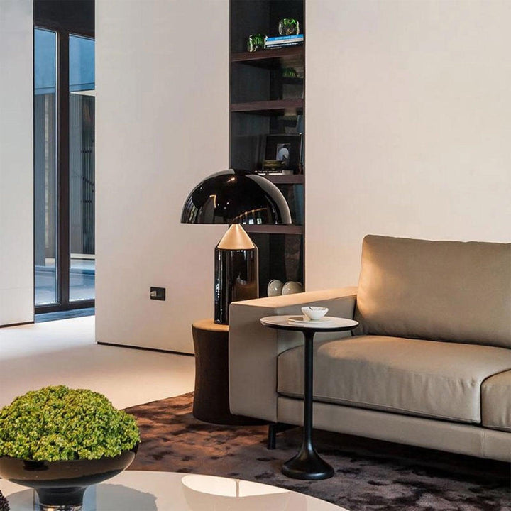 Lampe de table LunaShine éteinte, mettant en valeur son design élégant et minimaliste.