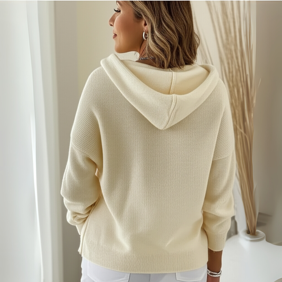 Détail de la capuche douce du cardigan femme Cataleya rose. Un pull confortable et élégant, idéal pour l'automne.