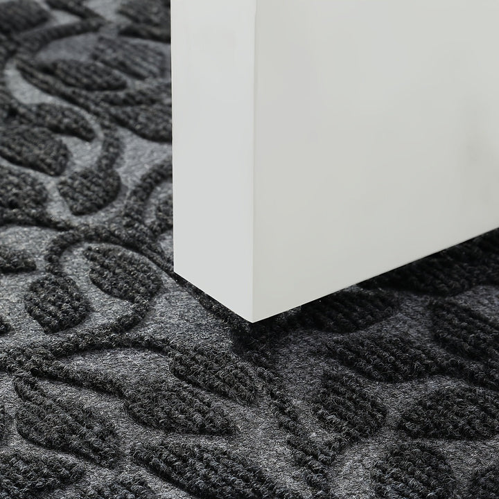 Tapis de sol d'entrée, robuste, antidérapant, pour une protection optimale et un style épuré.