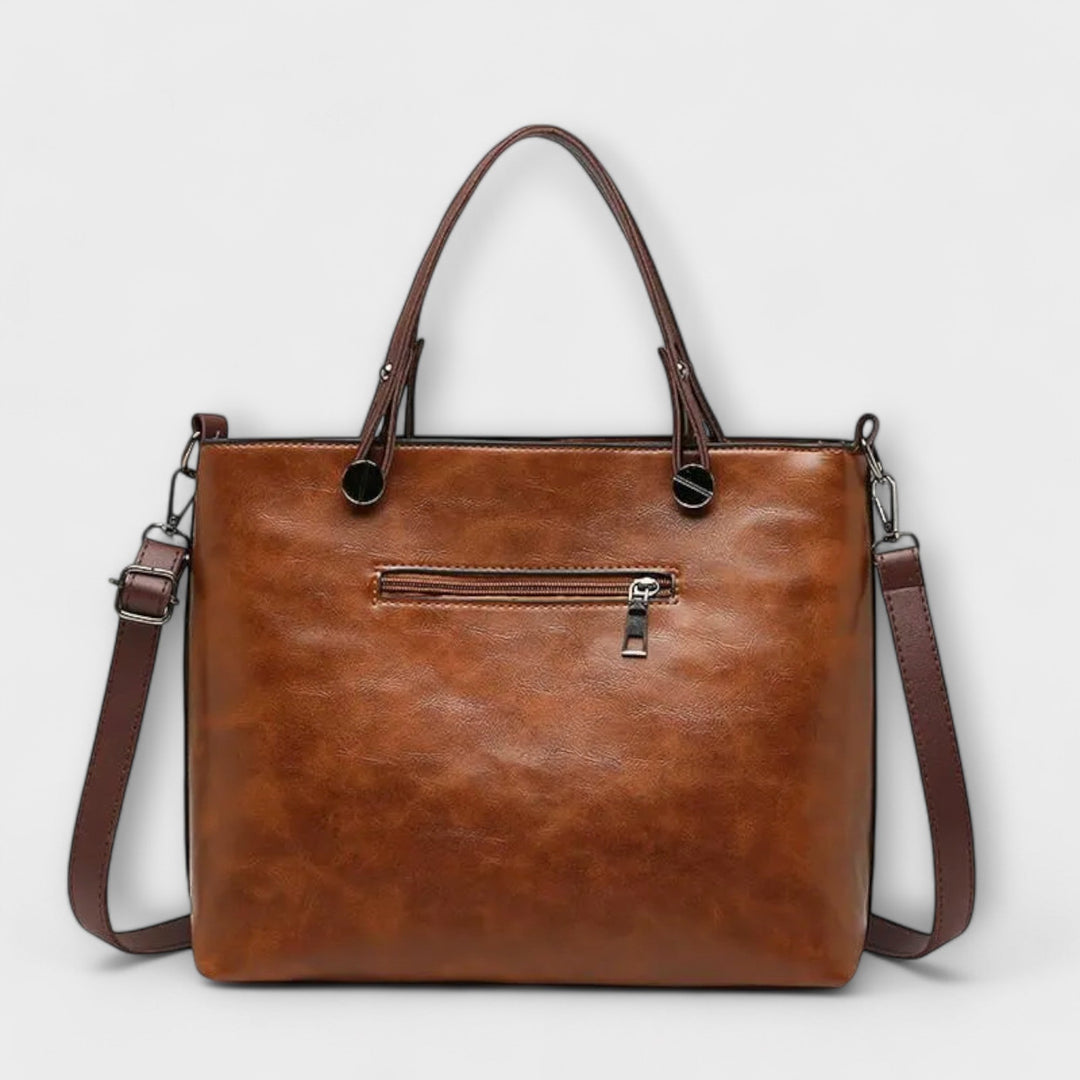 Sac à main en cuir noir femme, avec détails raffinés et texture lisse. Un accessoire de mode élégant et intemporel.