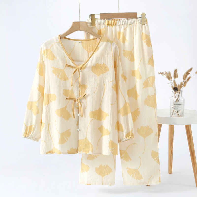 Pyjama élégant femme en tissu léger, motif ginkgo, ensemble nuit printemps été. Confortable et stylé.