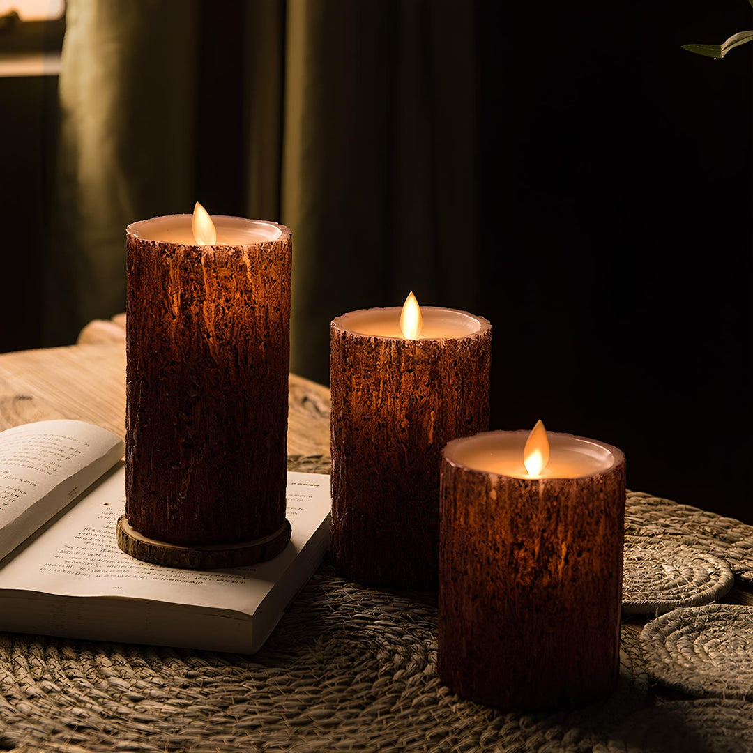 Bougies LED modernes et lumineuses sans flamme, ajoutant une touche d'ambiance cosy et sécurisée à votre maison.