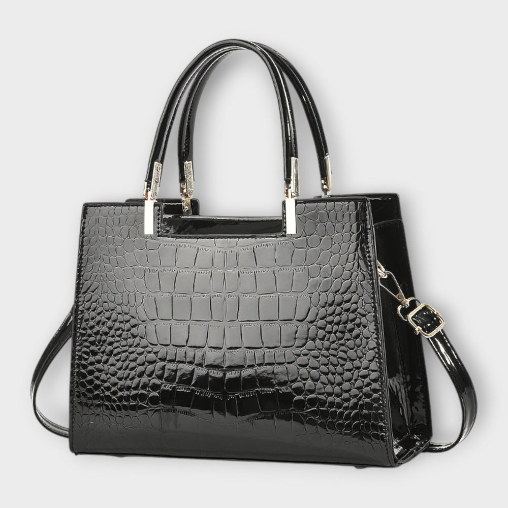 Gros plan sur sac à main femme motif crocodile brillant, texture luxe et moderne, un accessoire tendance.