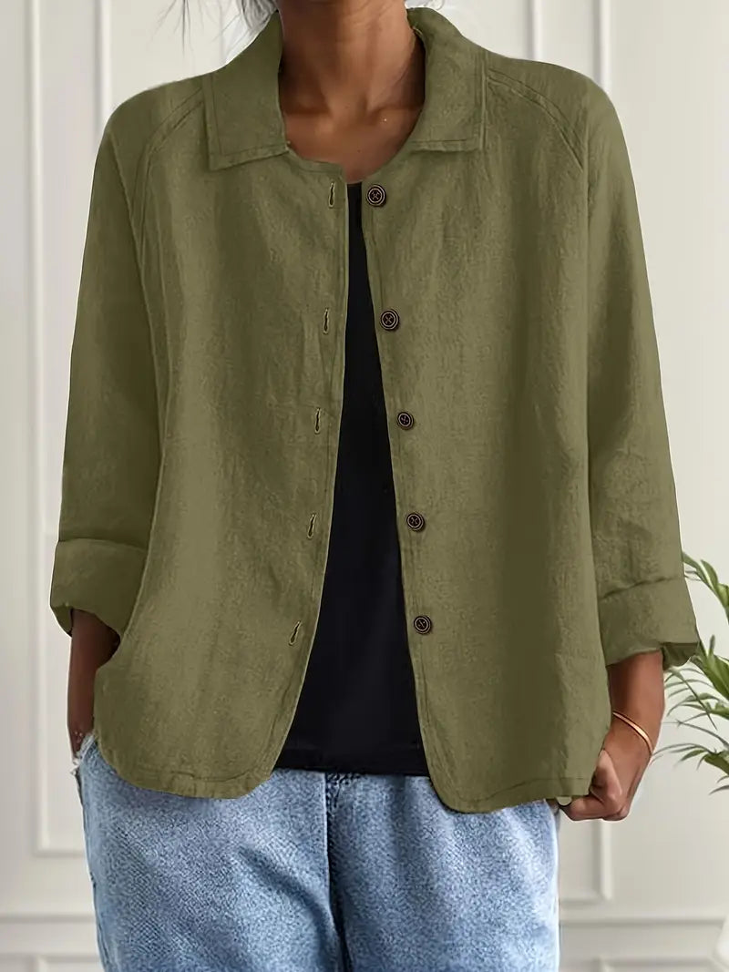 Mannequin avec le col du Haut Sofia, blouse élégante et confortable pour mode femme.