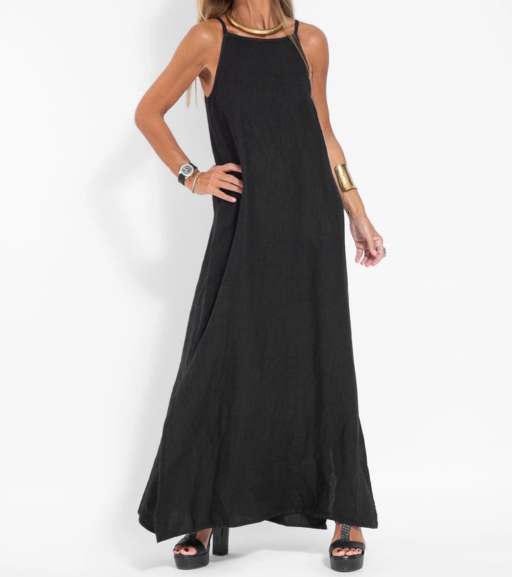 Robe maxi fluide pour femme, style estival chic avec fines bretelles. Confort et élégance pour toutes vos vacances.