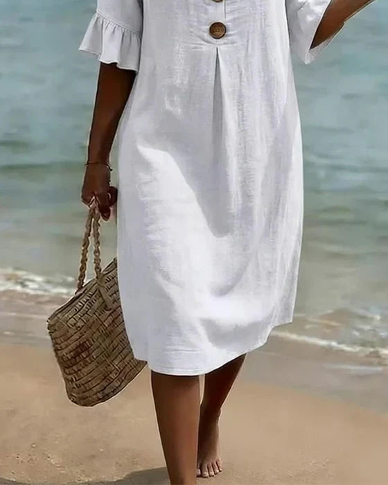 Robe estivale femme en coton lin, boutonnée, à manches volantées fluides. Confort et style pour la plage.