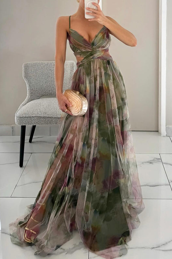 Robe longue imprimée élégante pour femme, idéale cocktail ou soirée, avec laçage ajustable. Tenue chic et fluide.