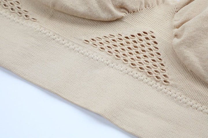 Femme portant le soutien-gorge Elina sans couture, aspect lisse et sensation de bien-être.