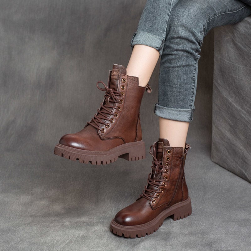 Bottines structurées mode pour femmes, garantissant confort et stabilité en hiver. Tendance et idéales pour la marche.