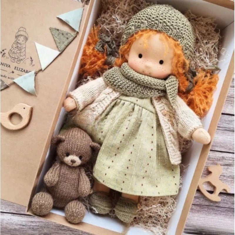 Marionnette Sarando en coton pour enfants, éveil, créativité et jeu de rôle enrichissant.