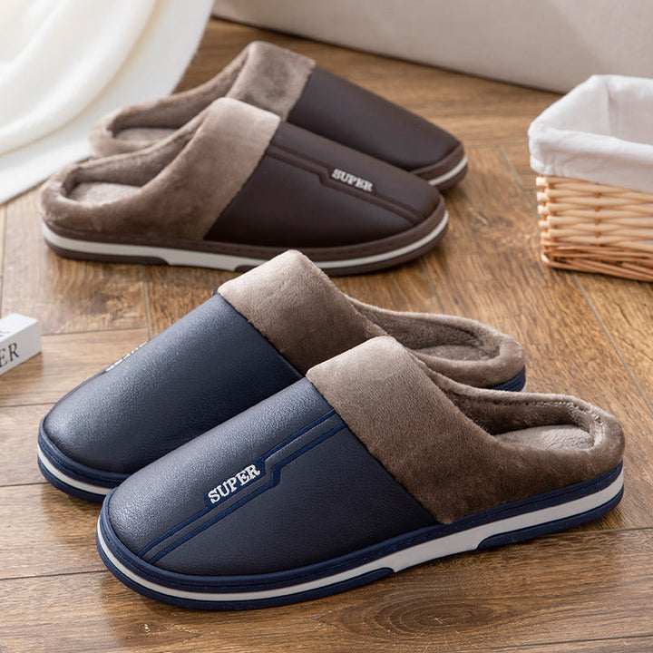 Paire de chaussons homme décontractés, effet peluche ultra-doux, offrant chaleur et confort supérieur pour l'intérieur.