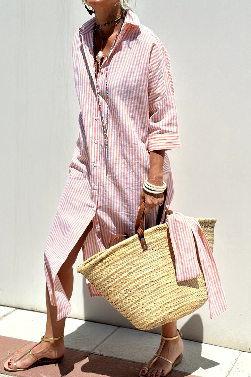 Robe chemise rayée femme élégante et confortable, idéale pour l'été et le printemps. Style décontracté intemporel.