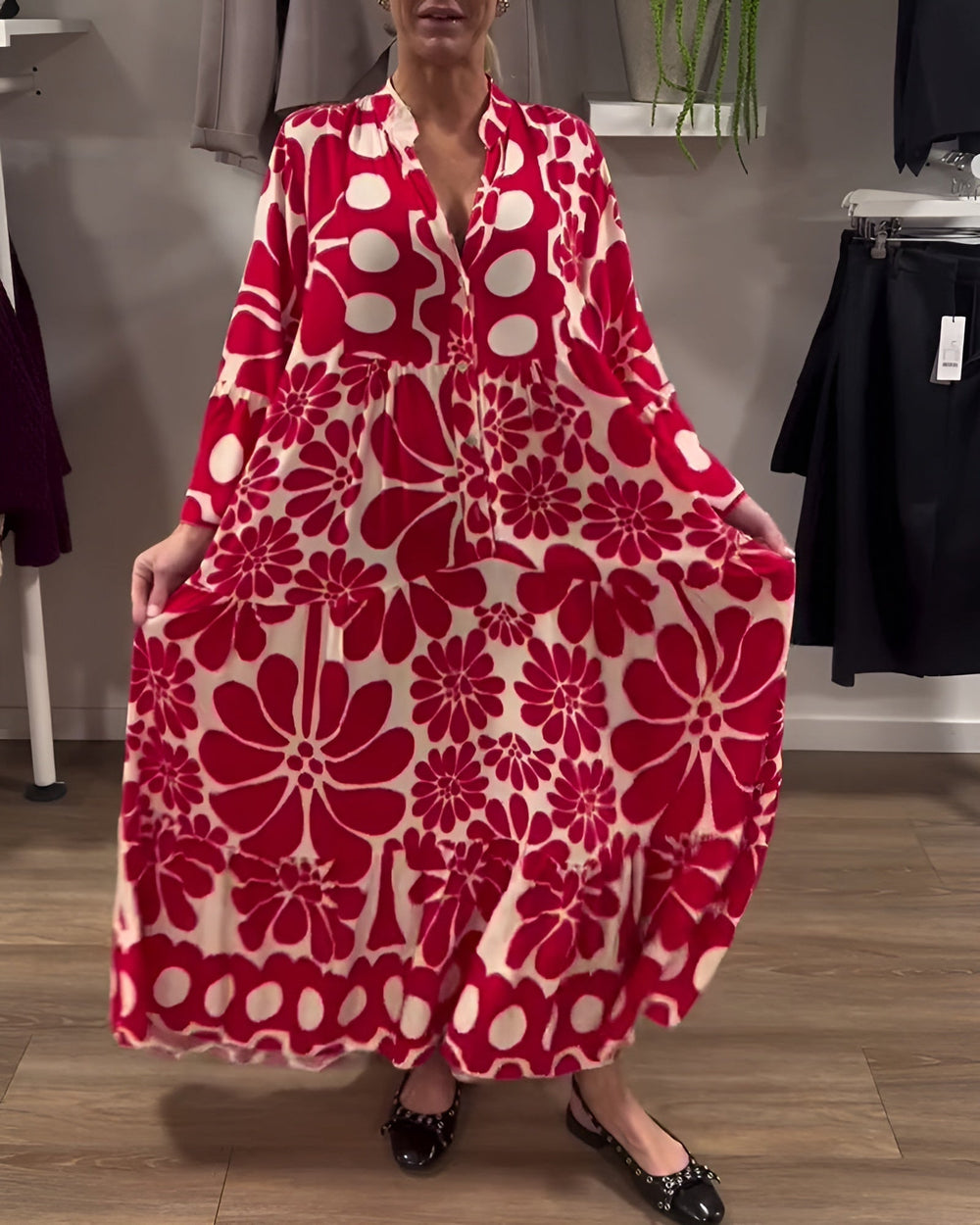 Robe longue décontractée pour femmes avec imprimé floral rouge, style estival et confort optimal.