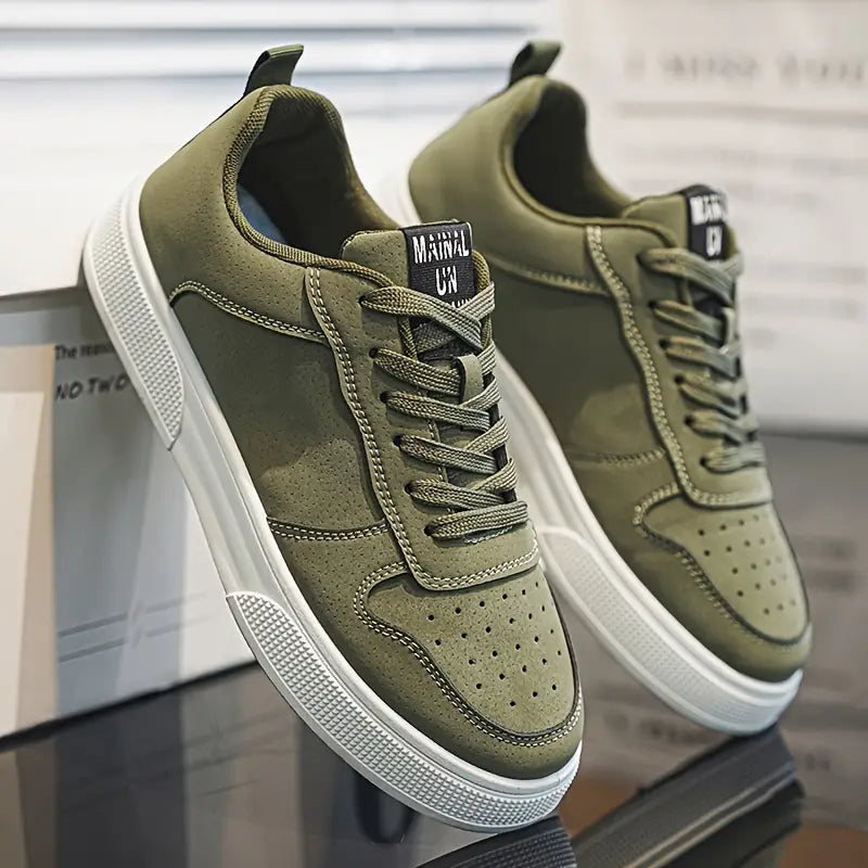 Élégantes chaussures homme noires, style moderne, confort quotidien.