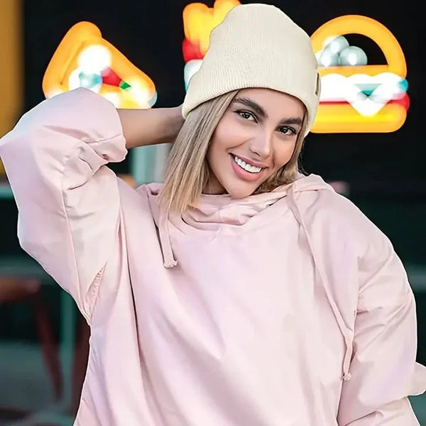 Accessoire mode : bonnet femme élégant en laine avec intérieur soie, idéal pour l'hiver.