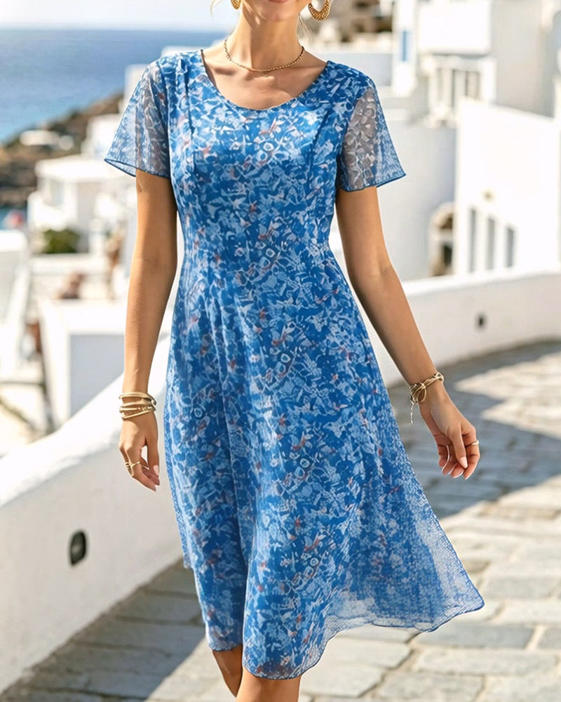 Robe estivale florale pour femme, coupe A flatteuse, confort optimal, parfaite pour vos vacances.