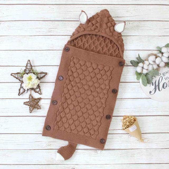 Gigoteuse bébé multicolore en tricot doux, enveloppe l'enfant de confort et sécurité pour la nuit.