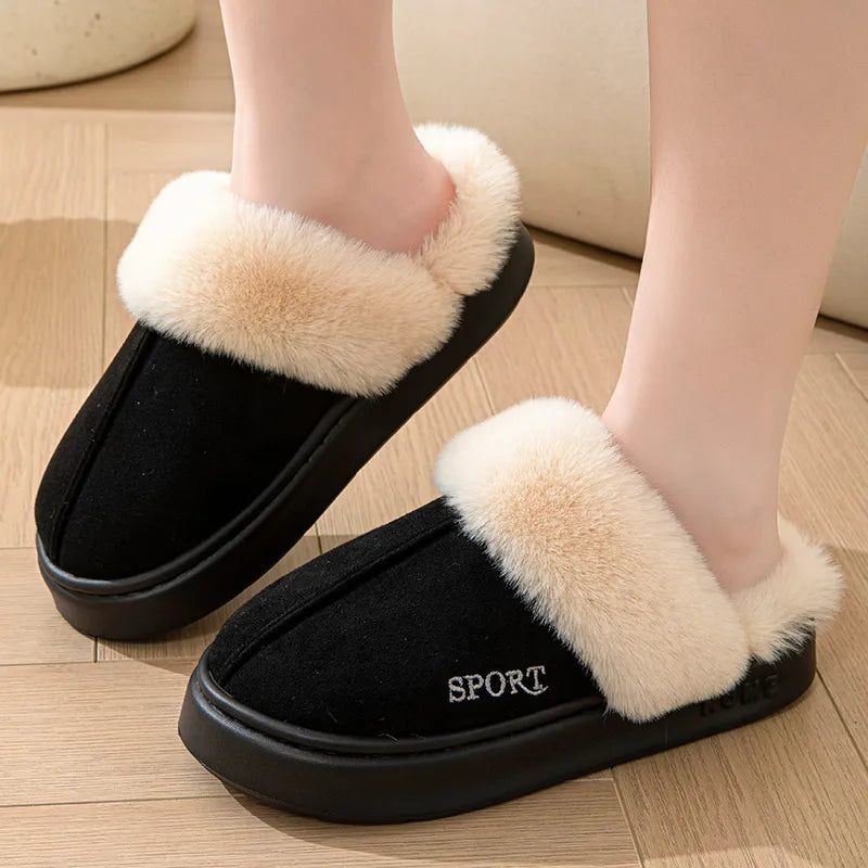 Chaussons doux et chauds pour femme, parfaits pour les journées d'automne et la détente.